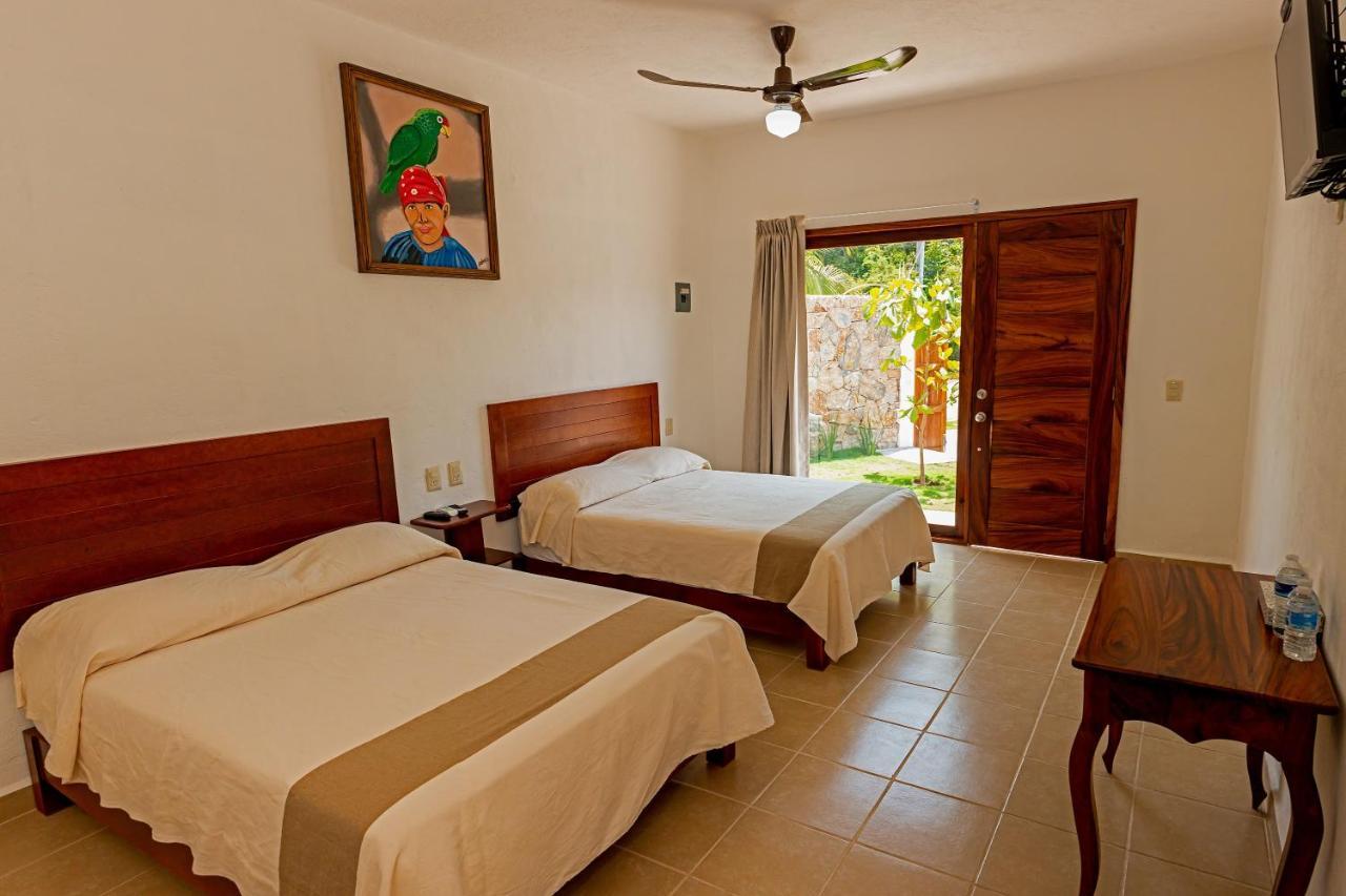 Hotel Casa Victoria ซีฮัวตาเนโค ภายนอก รูปภาพ